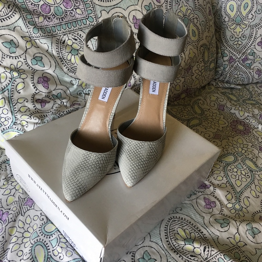 Steve Madden ankle strap heel size 8 1/2